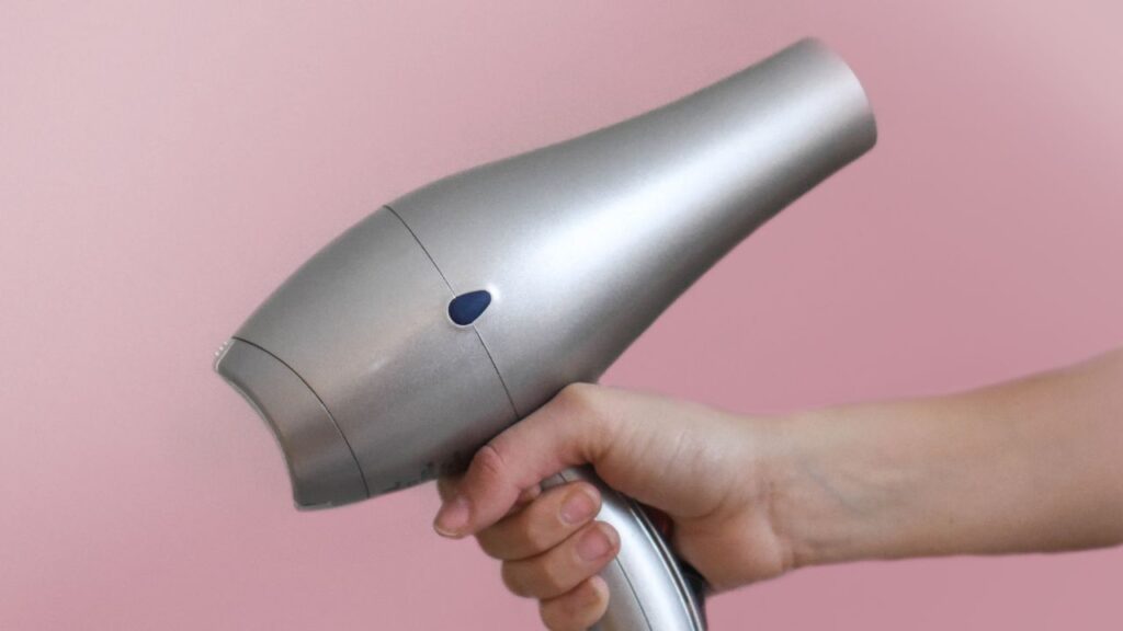 Use Your Hair Dryer to heat up the Pipe