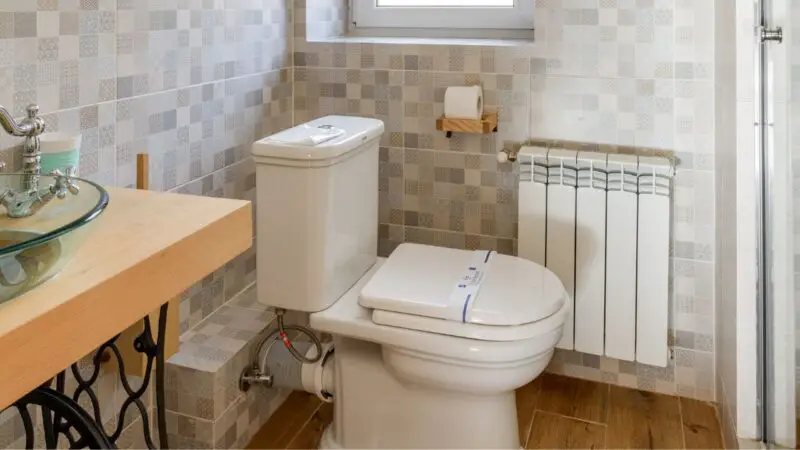 how-to-turn-off-water-to-toilet-at-home-3-quick-ways