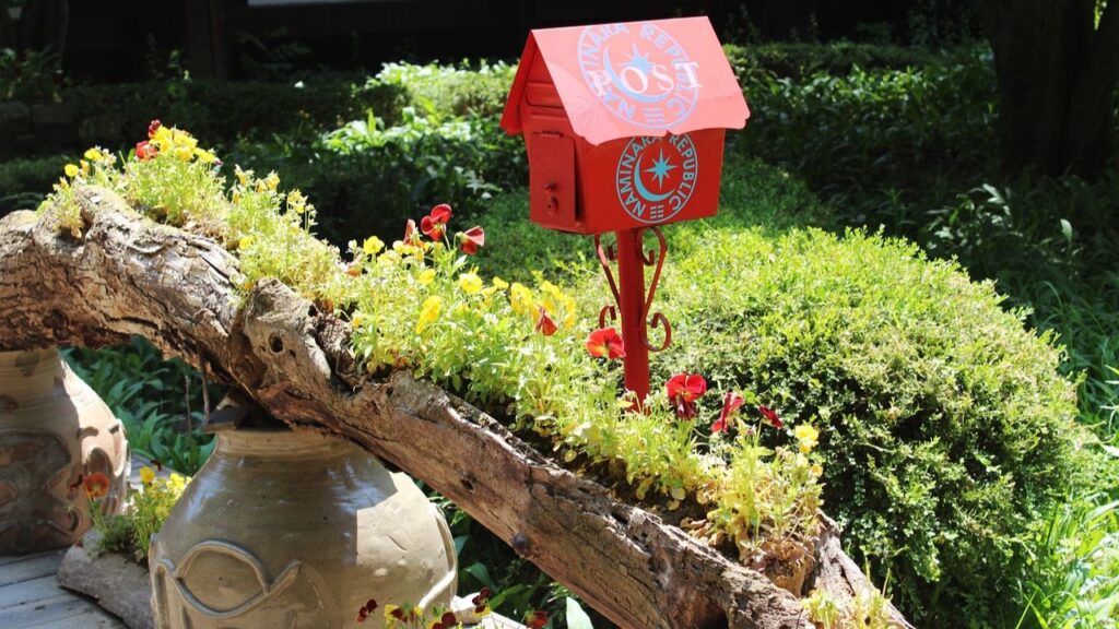 Create a Small Garden Around the Mailbox