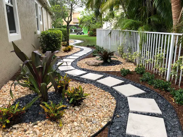 Florida Landscape with rock and mulch
