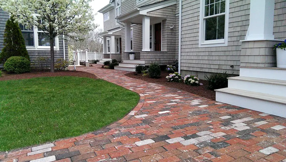 Landscaping for driveway