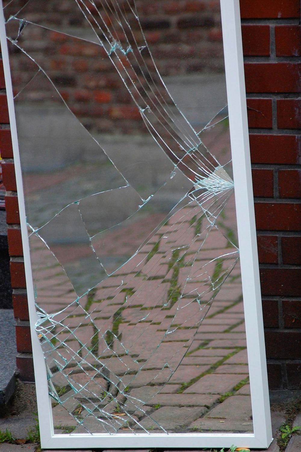How to Fix Broken Mirror at Home