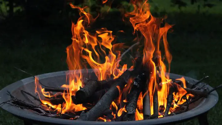 Install a Good Looking Fire Pit for the Backyard
