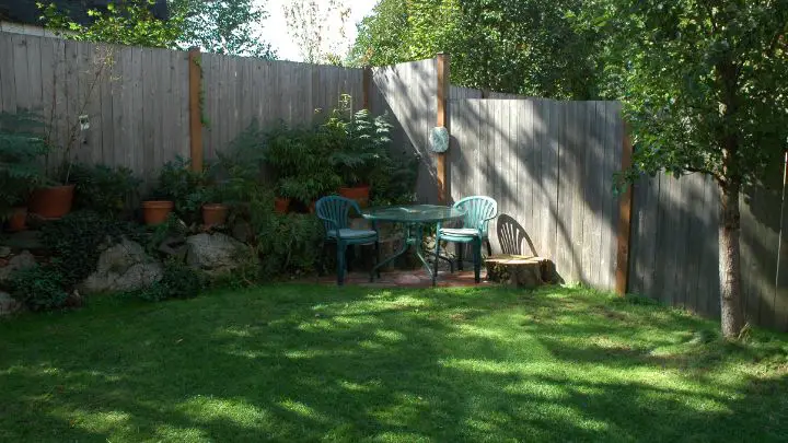 corner fence landscaping