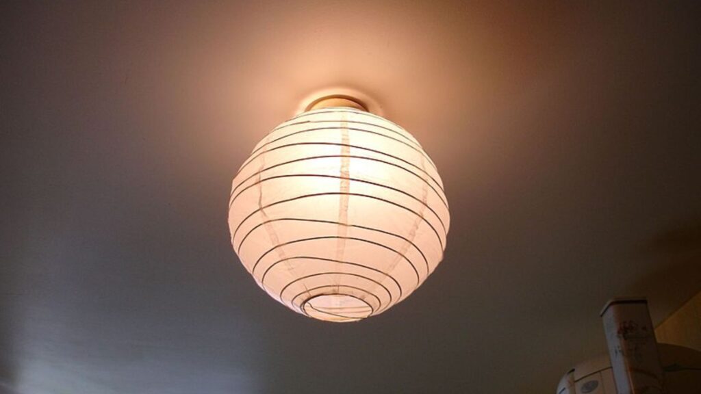 Cover Your Lamp Shade with Paper and Metal Wire
