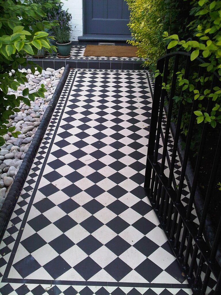 1024px Edwardian Style Garden path