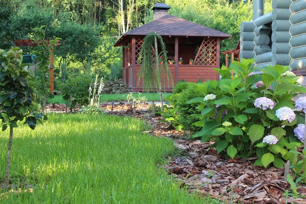 mulch landscaping