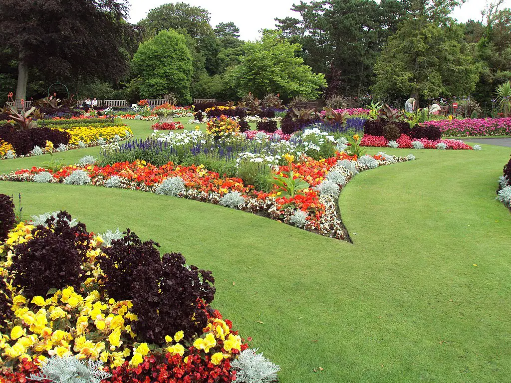 flower bed designs