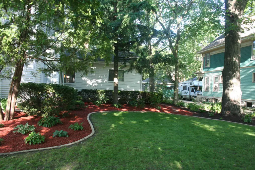 red mulch garden